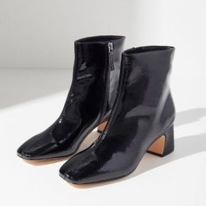 URBAN OUTFITTERS
Kate Femme Essential Boot
